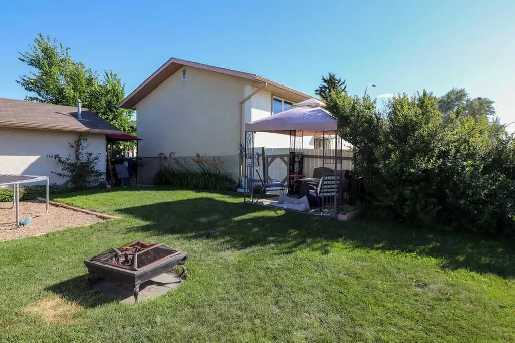 2195 Southview Drive SE Medicine Hat AB T1B1R4