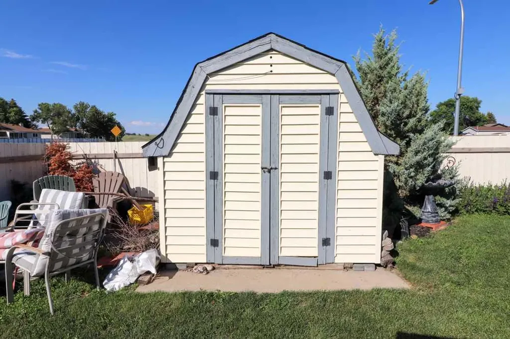 2195 Southview Drive SE Medicine Hat AB T1B1R4