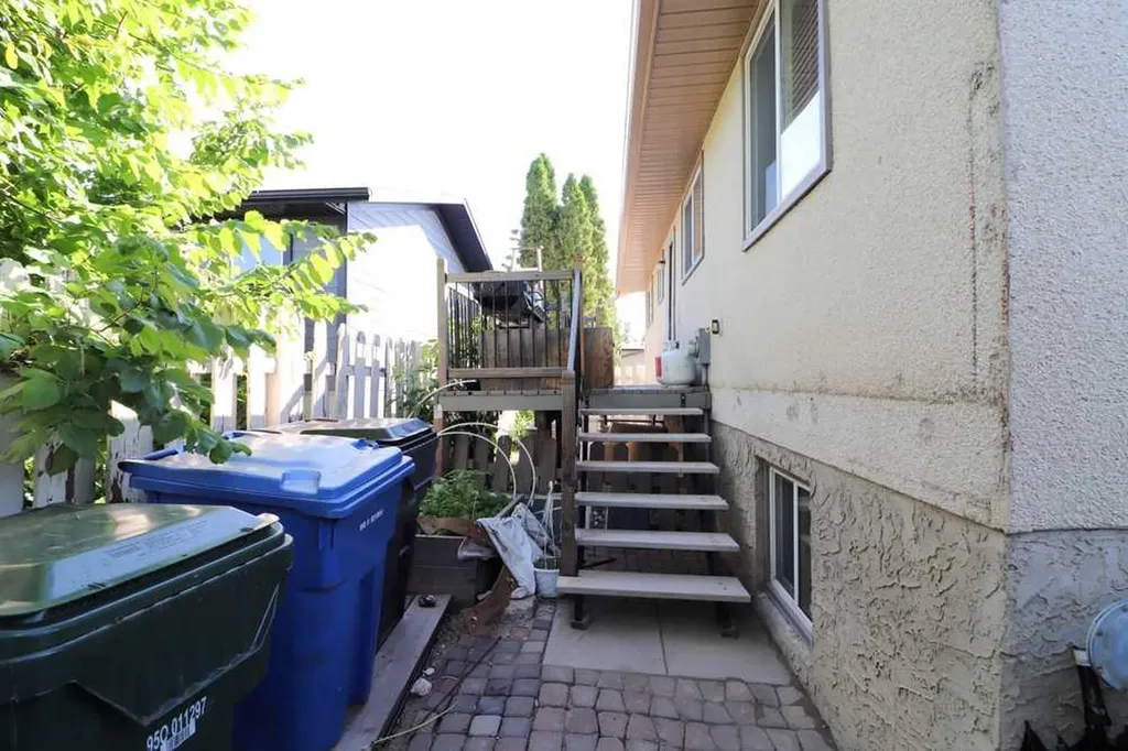 2195 Southview Drive SE Medicine Hat AB T1B1R4