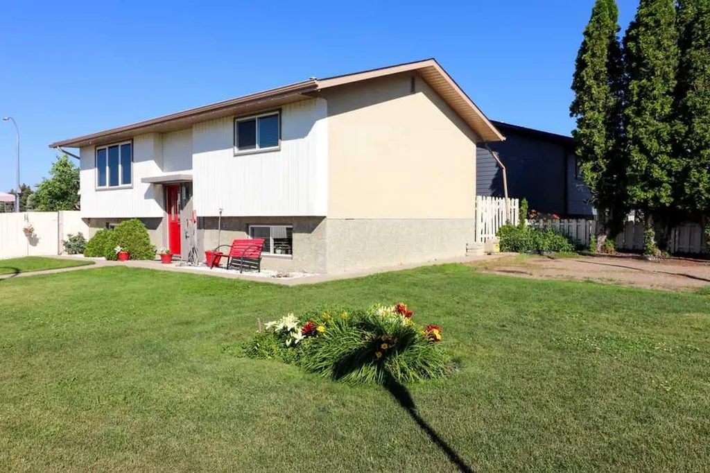 2195 Southview Drive SE Medicine Hat AB T1B1R4