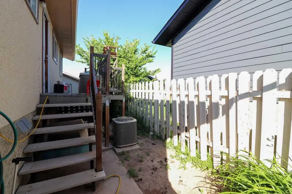 2195 Southview Drive SE Medicine Hat AB T1B1R4