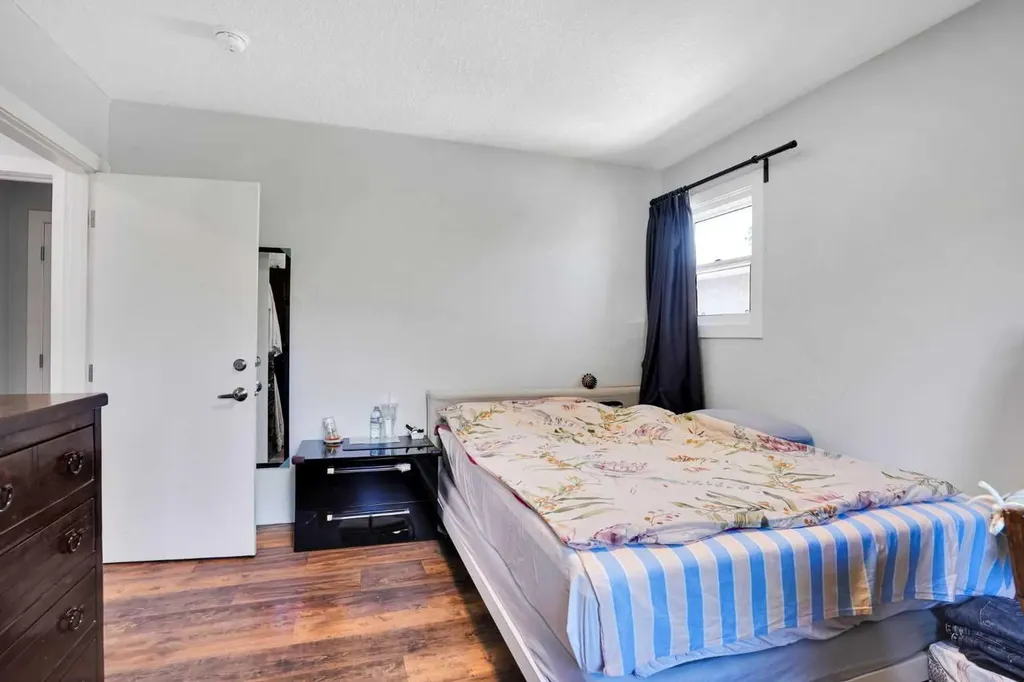 1917 22 Avenue NW Calgary AB T2M 1R8