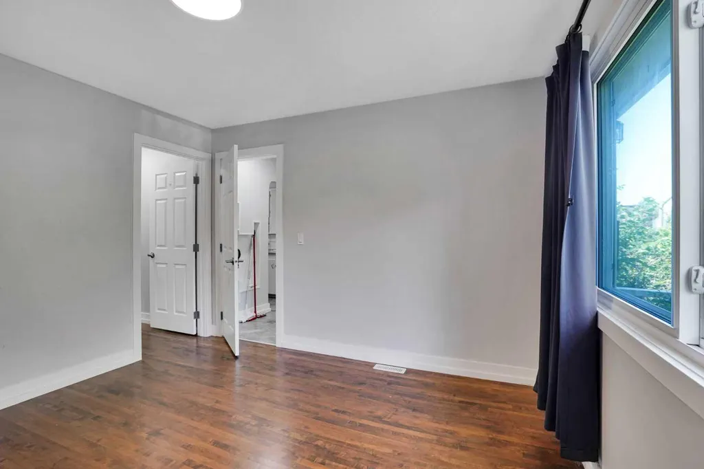 1917 22 Avenue NW Calgary AB T2M 1R8