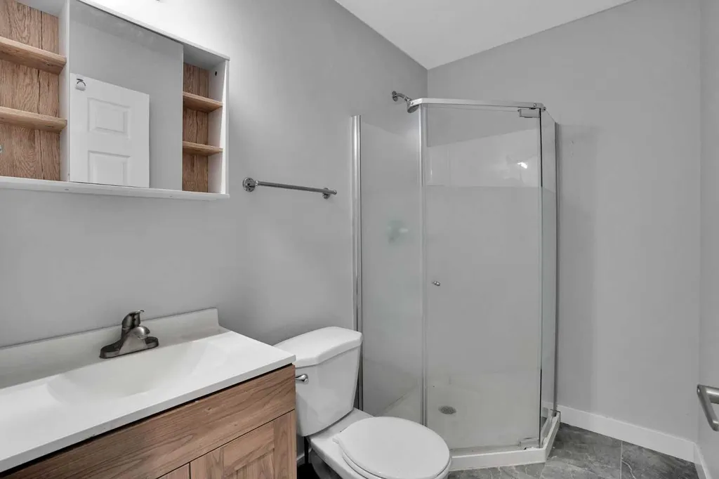 1917 22 Avenue NW Calgary AB T2M 1R8