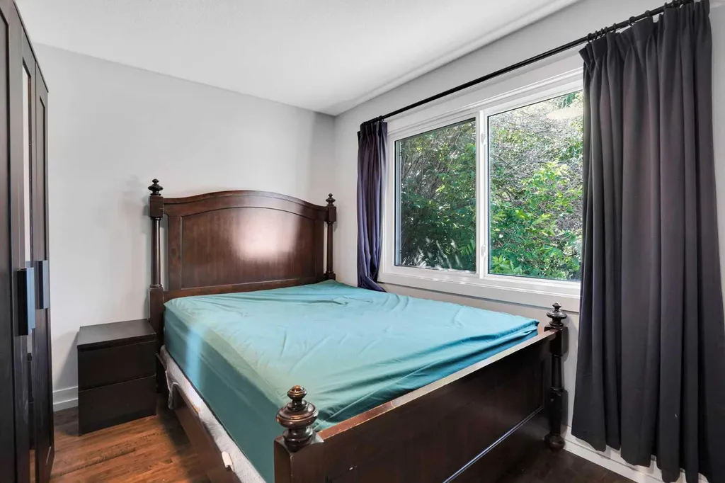 1917 22 Avenue NW Calgary AB T2M 1R8