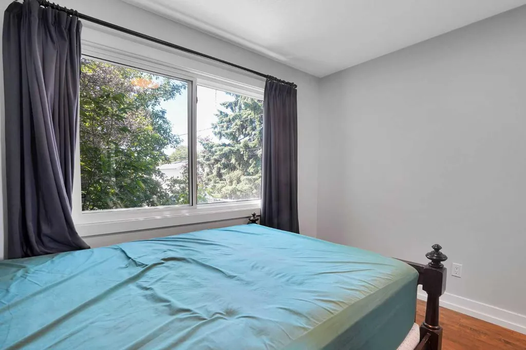 1917 22 Avenue NW Calgary AB T2M 1R8