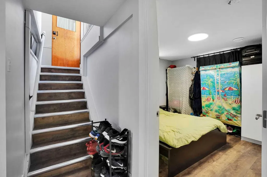 1917 22 Avenue NW Calgary AB T2M 1R8