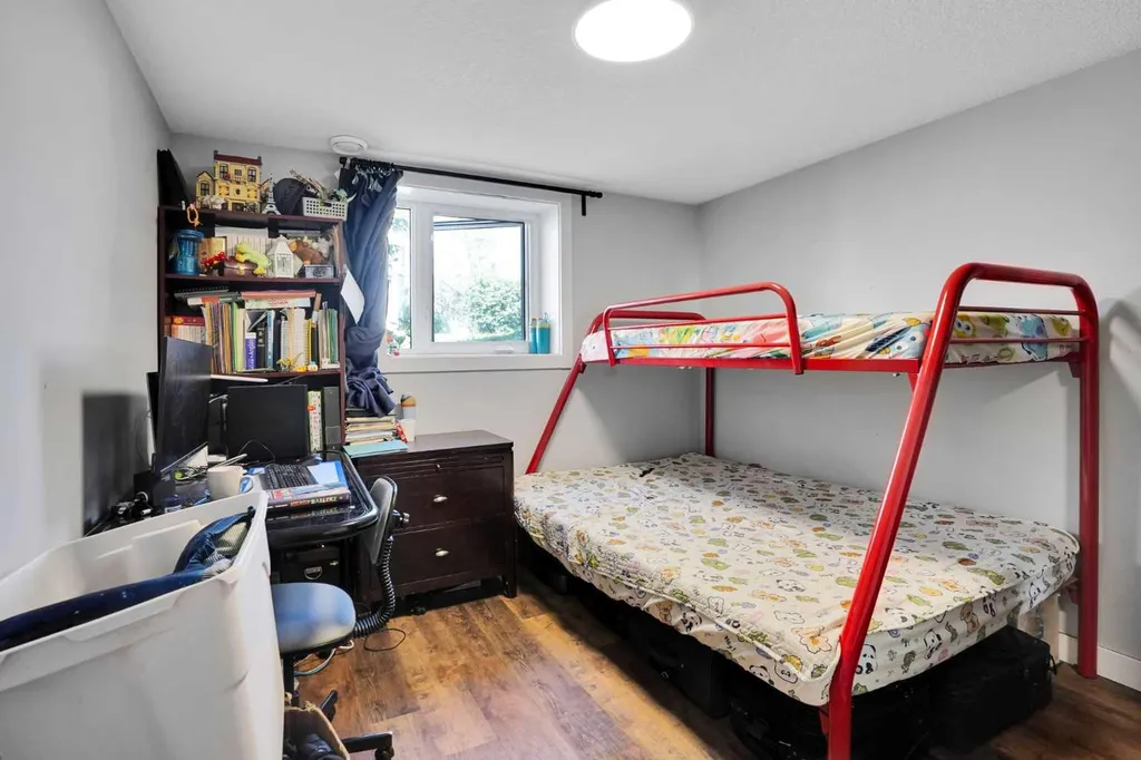 1917 22 Avenue NW Calgary AB T2M 1R8