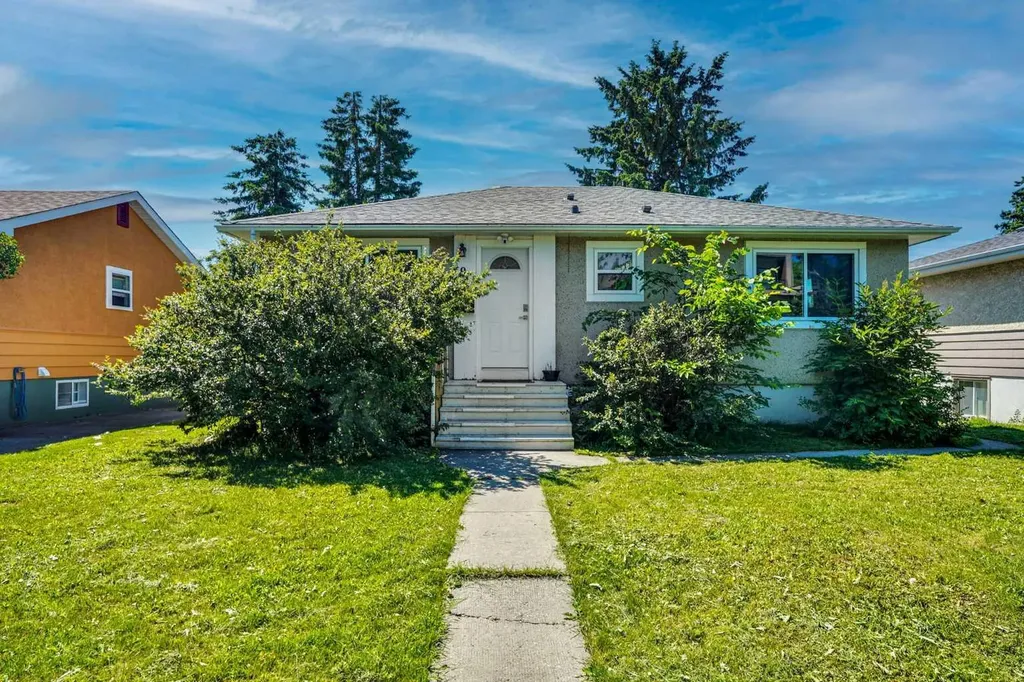 1917 22 Avenue NW Calgary AB T2M 1R8