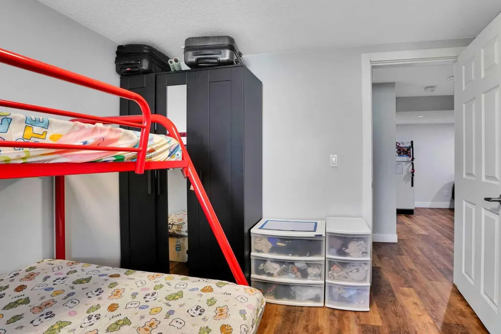 1917 22 Avenue NW Calgary AB T2M 1R8