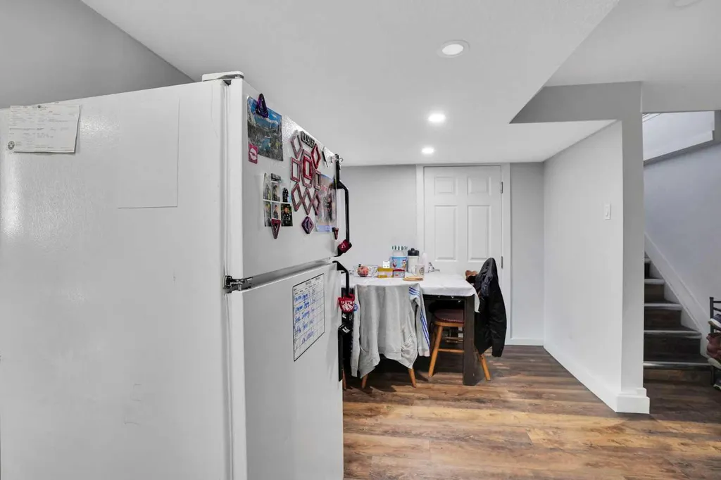 1917 22 Avenue NW Calgary AB T2M 1R8