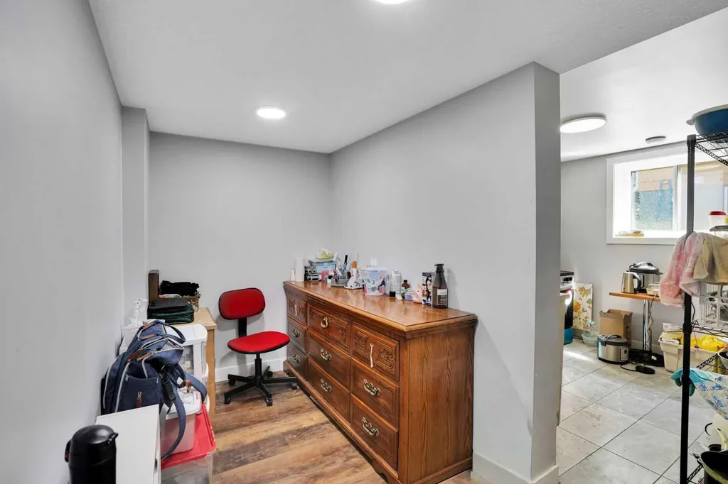1917 22 Avenue NW Calgary AB T2M 1R8