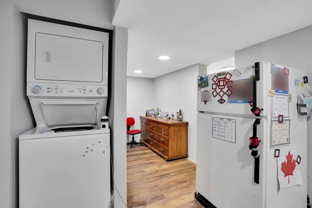 1917 22 Avenue NW Calgary AB T2M 1R8