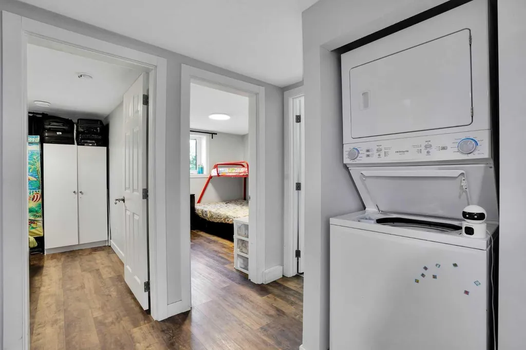 1917 22 Avenue NW Calgary AB T2M 1R8