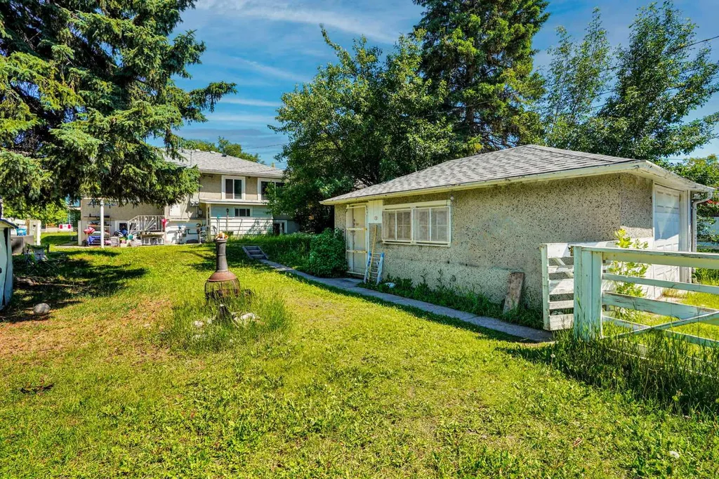 1917 22 Avenue NW Calgary AB T2M 1R8