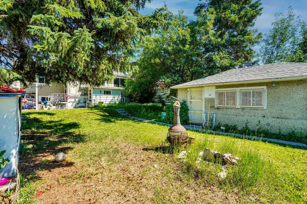 1917 22 Avenue NW Calgary AB T2M 1R8