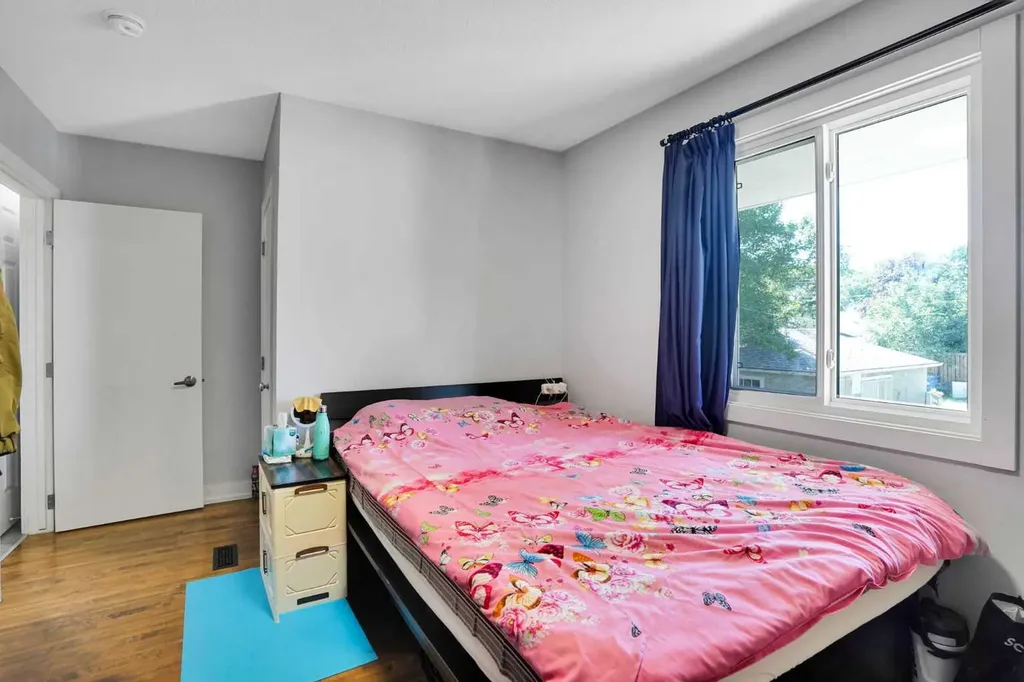 1917 22 Avenue NW Calgary AB T2M 1R8