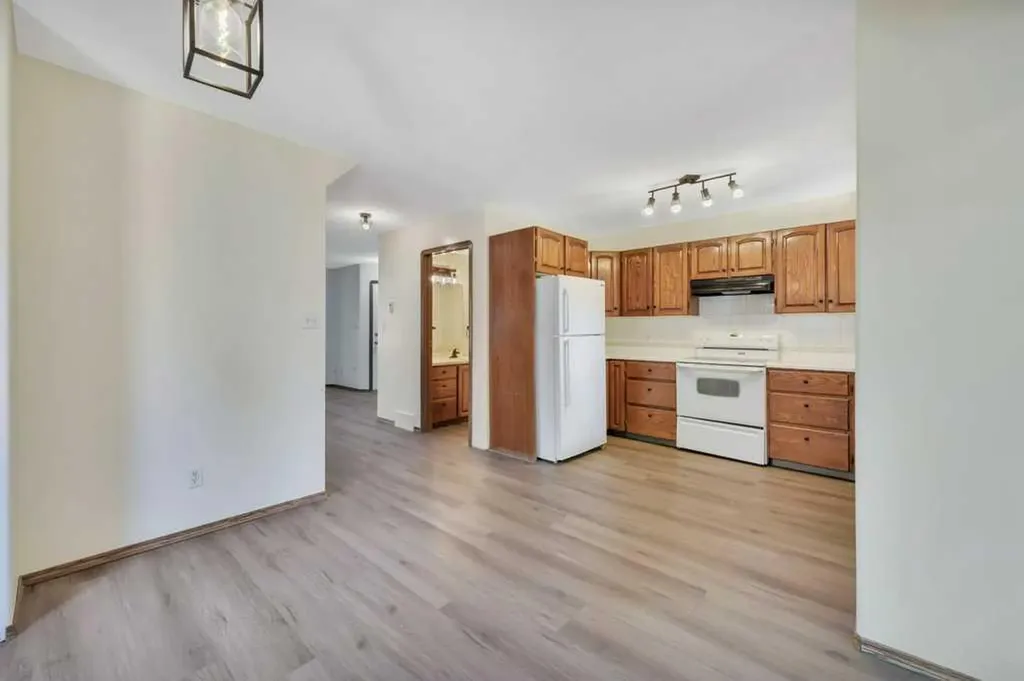 4011 Lakeshore Drive Sylvan Lake AB T4S 1B9