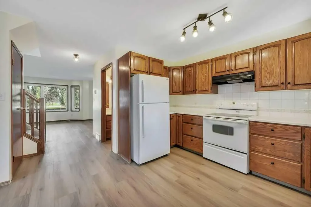 4011 Lakeshore Drive Sylvan Lake AB T4S 1B9