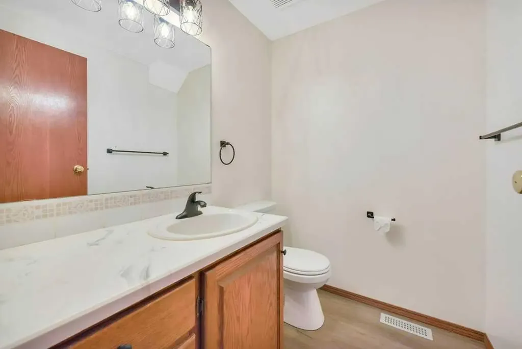 4011 Lakeshore Drive Sylvan Lake AB T4S 1B9