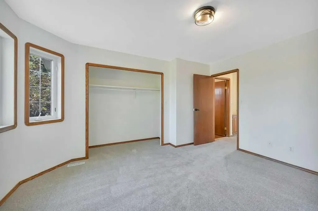 4011 Lakeshore Drive Sylvan Lake AB T4S 1B9