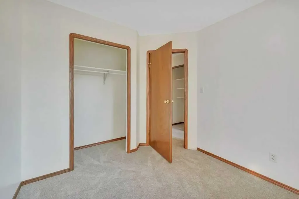 4011 Lakeshore Drive Sylvan Lake AB T4S 1B9