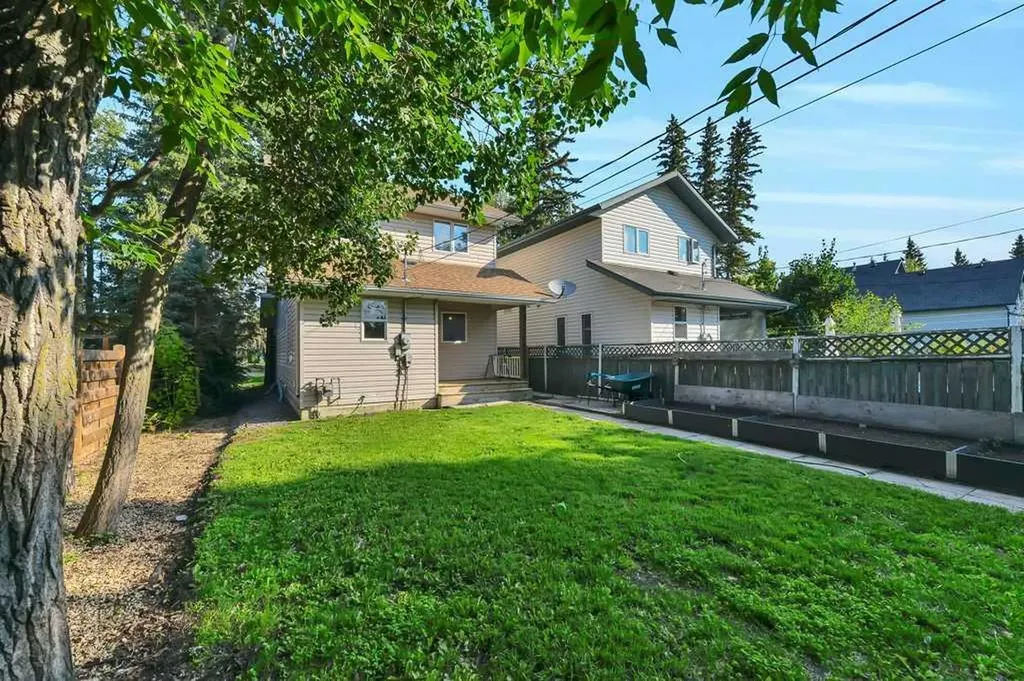 4011 Lakeshore Drive Sylvan Lake AB T4S 1B9