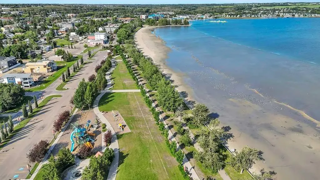 4011 Lakeshore Drive Sylvan Lake AB T4S 1B9