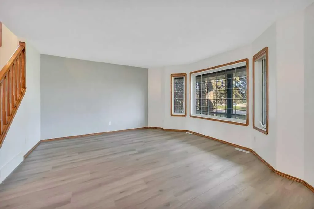 4011 Lakeshore Drive Sylvan Lake AB T4S 1B9