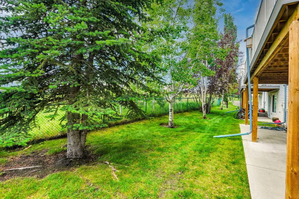 159 Hidden Creek Cove NW Calgary AB T3A 6L8
