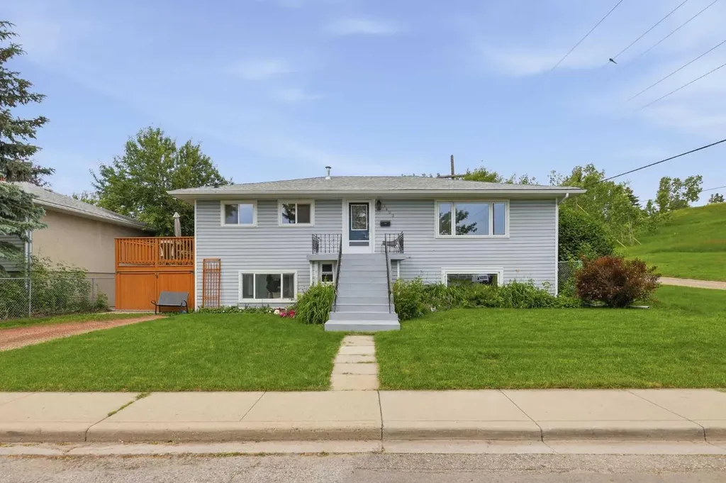 7403 20 Street SE Calgary AB T2C 0P9