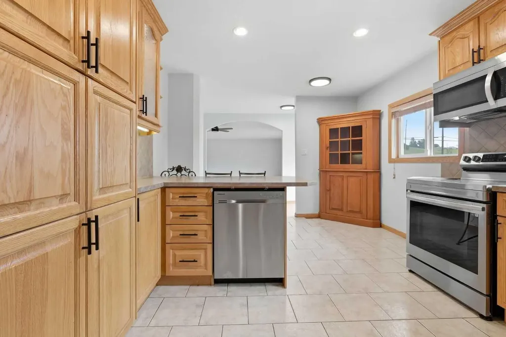 7403 20 Street SE Calgary AB T2C 0P9