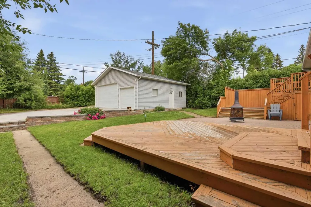 7403 20 Street SE Calgary AB T2C 0P9