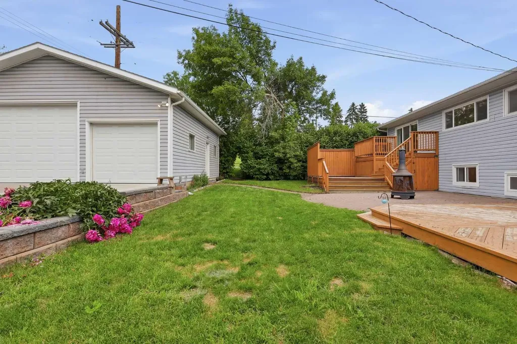 7403 20 Street SE Calgary AB T2C 0P9