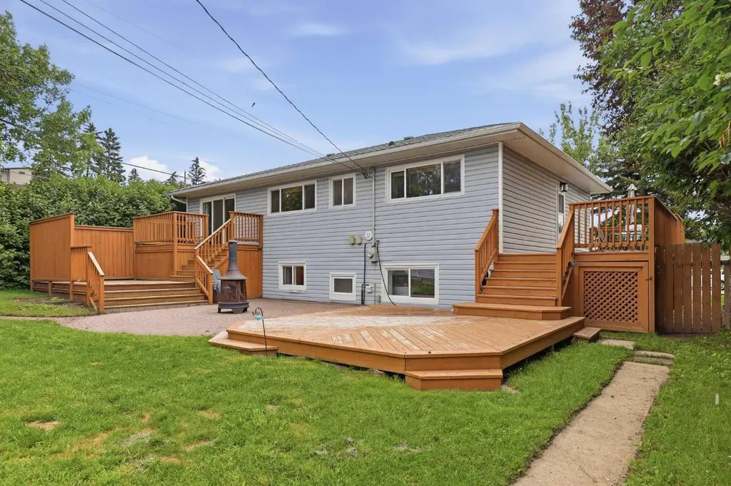 7403 20 Street SE Calgary AB T2C 0P9