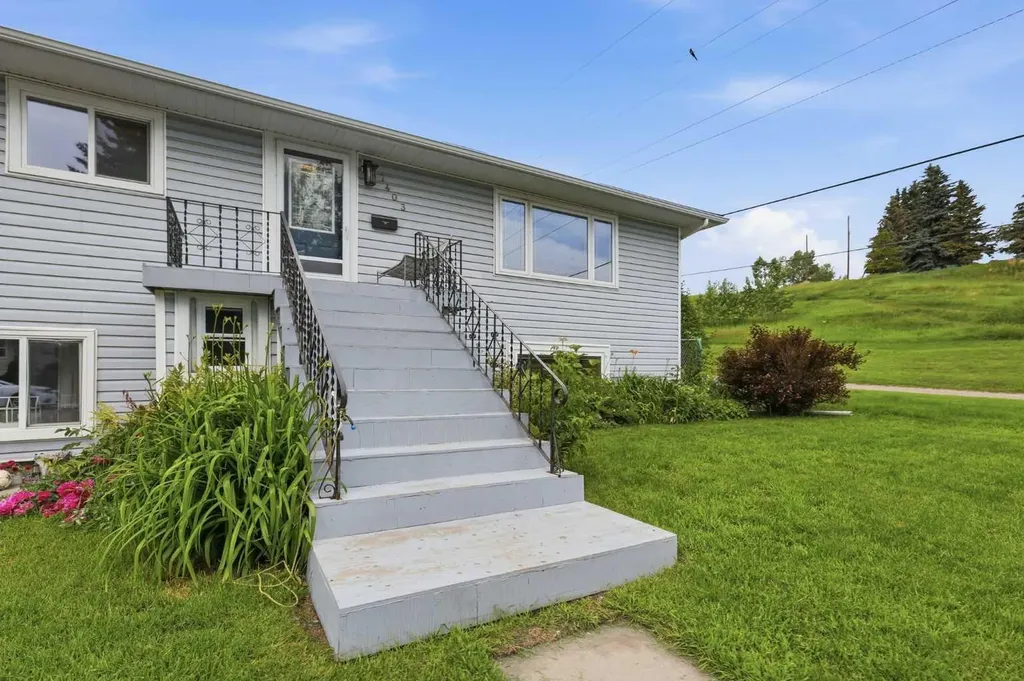 7403 20 Street SE Calgary AB T2C 0P9