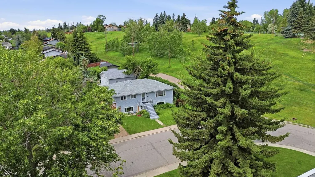 7403 20 Street SE Calgary AB T2C 0P9