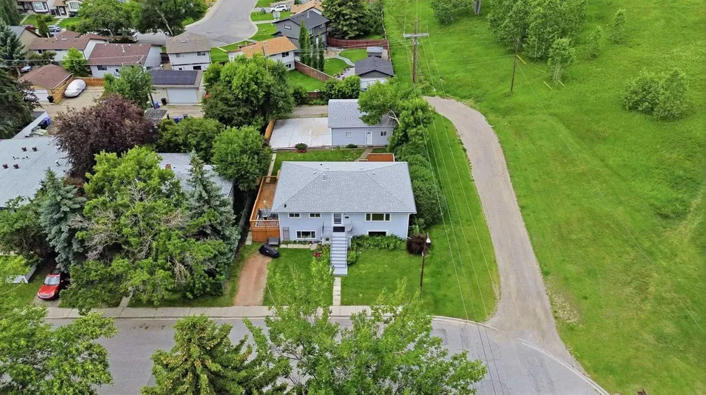 7403 20 Street SE Calgary AB T2C 0P9