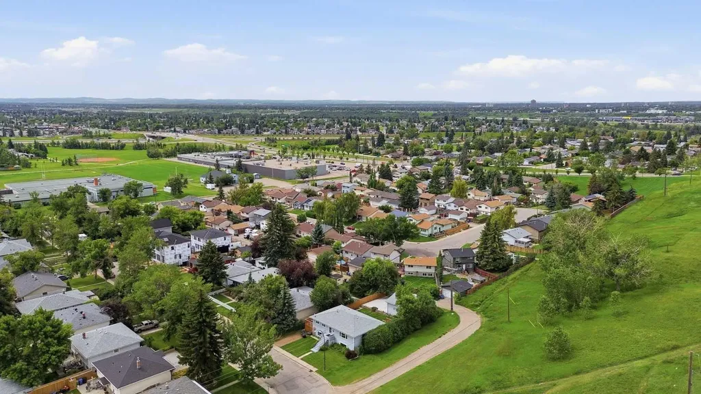 7403 20 Street SE Calgary AB T2C 0P9