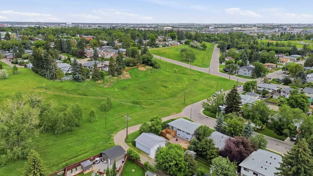 7403 20 Street SE Calgary AB T2C 0P9