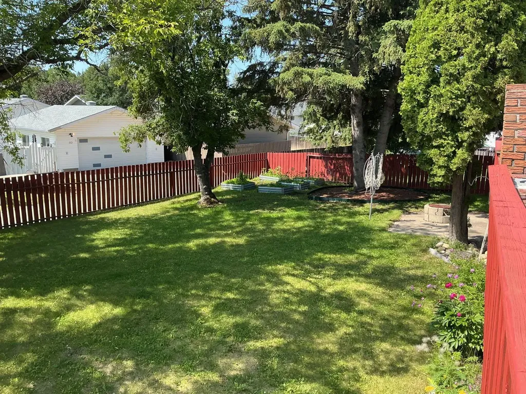 38 Kimzey Crossing Whitecourt AB T7S 1G1