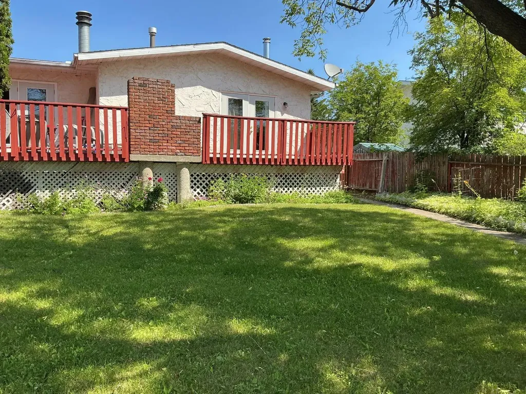 38 Kimzey Crossing Whitecourt AB T7S 1G1