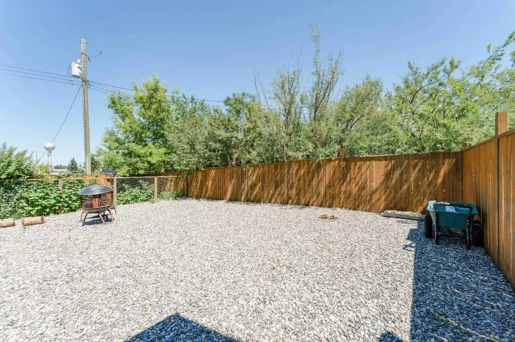 305 1 Avenue S Coutts AB T0K 0N0