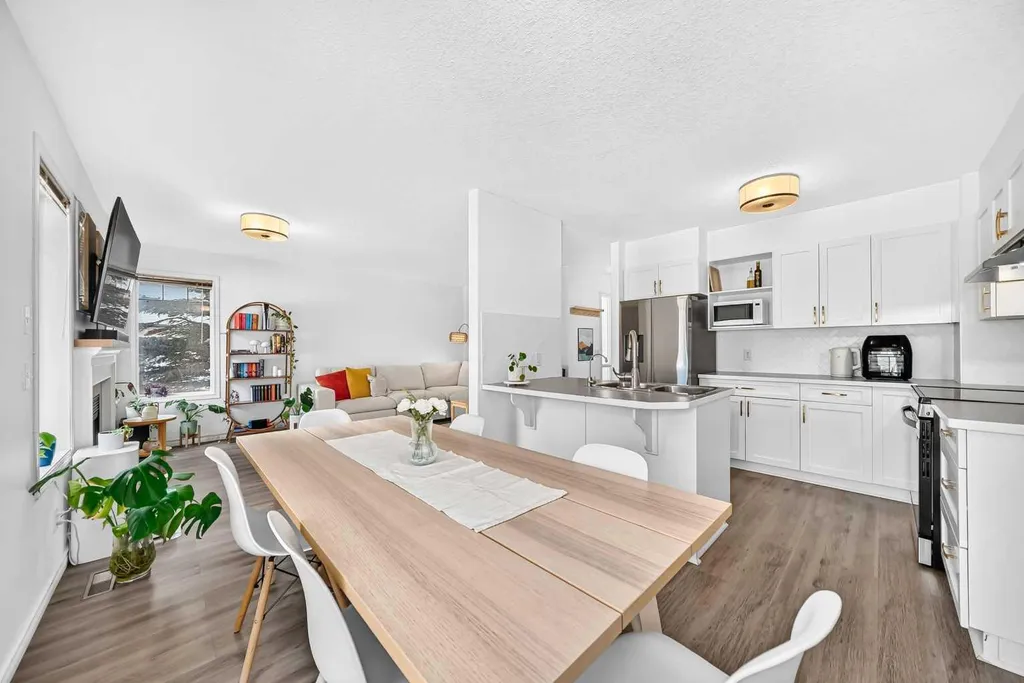 102 Canoe Square SW Airdrie AB T4B 2Z1
