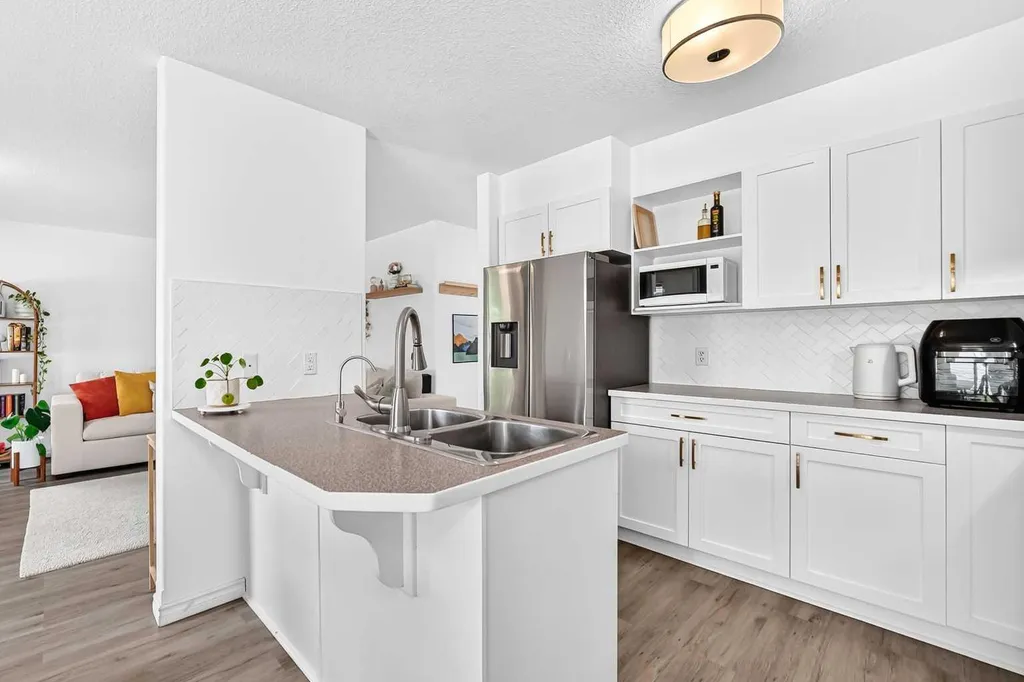 102 Canoe Square SW Airdrie AB T4B 2Z1