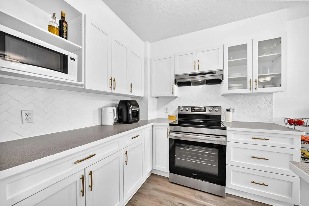102 Canoe Square SW Airdrie AB T4B 2Z1