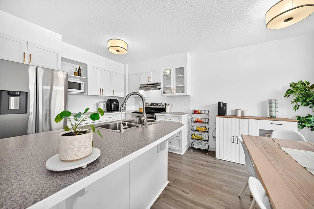 102 Canoe Square SW Airdrie AB T4B 2Z1