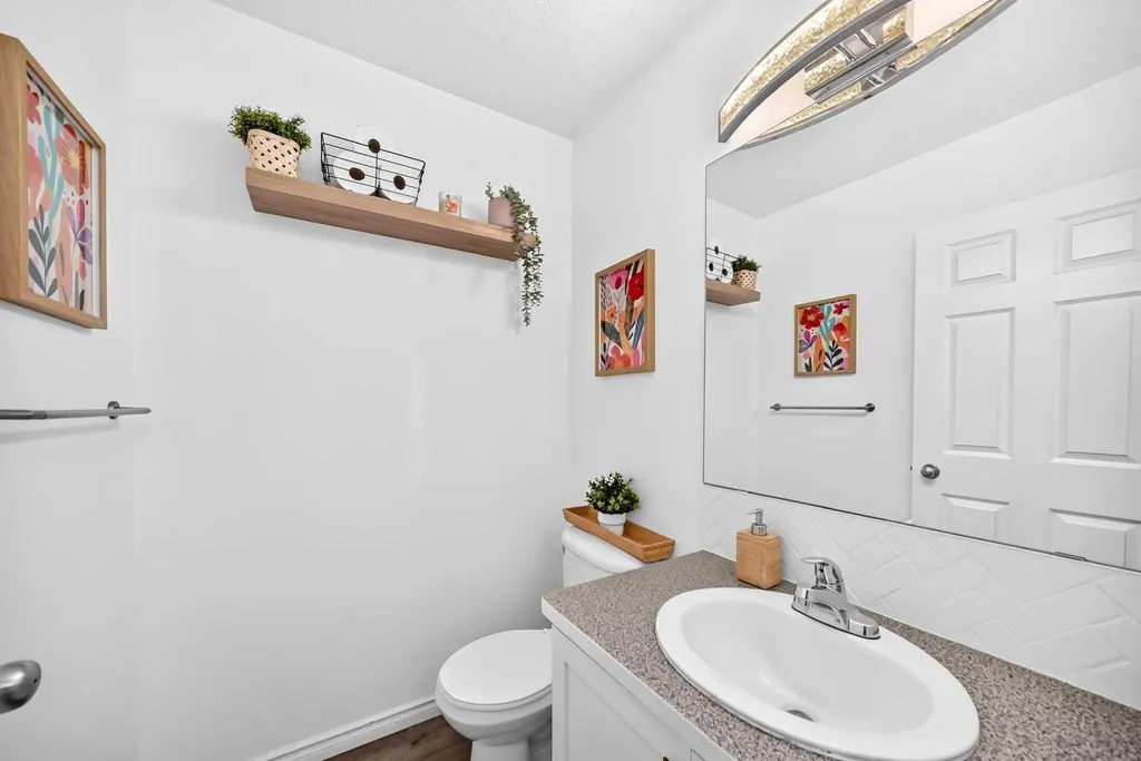 102 Canoe Square SW Airdrie AB T4B 2Z1