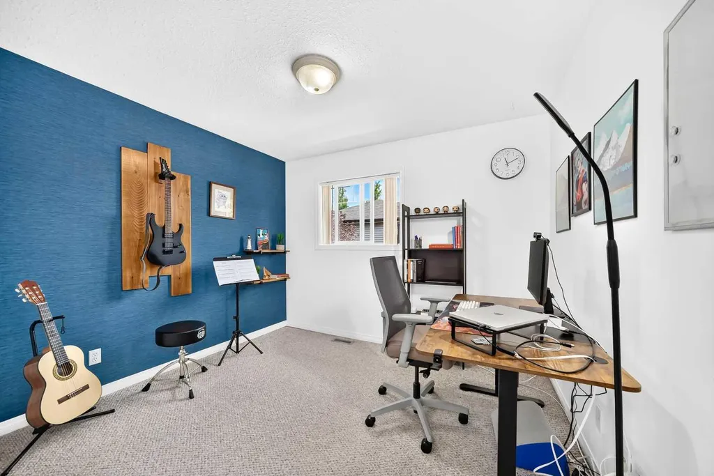 102 Canoe Square SW Airdrie AB T4B 2Z1