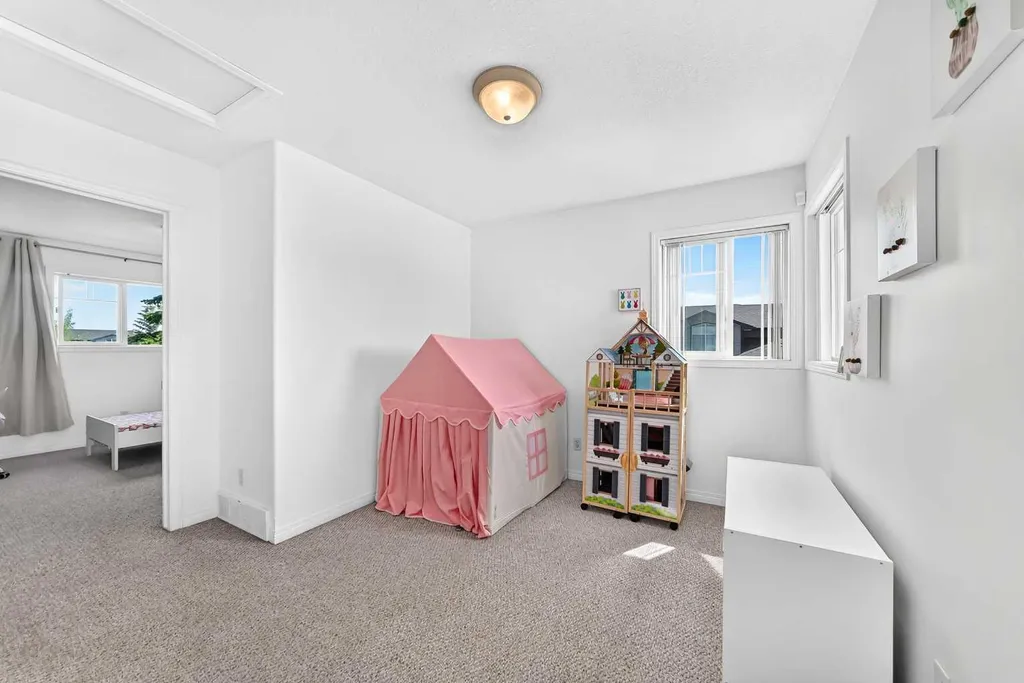 102 Canoe Square SW Airdrie AB T4B 2Z1